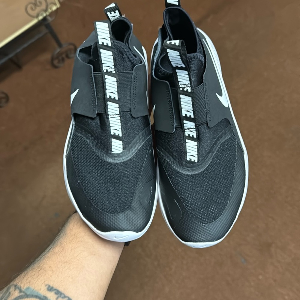 NIKE SIZE 5